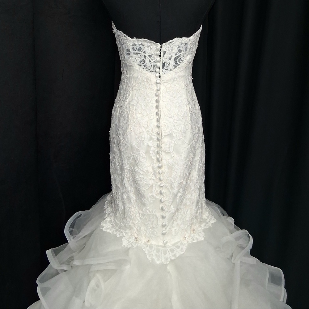 Elegant White Lace Wedding Dress - Picture 4 of 7